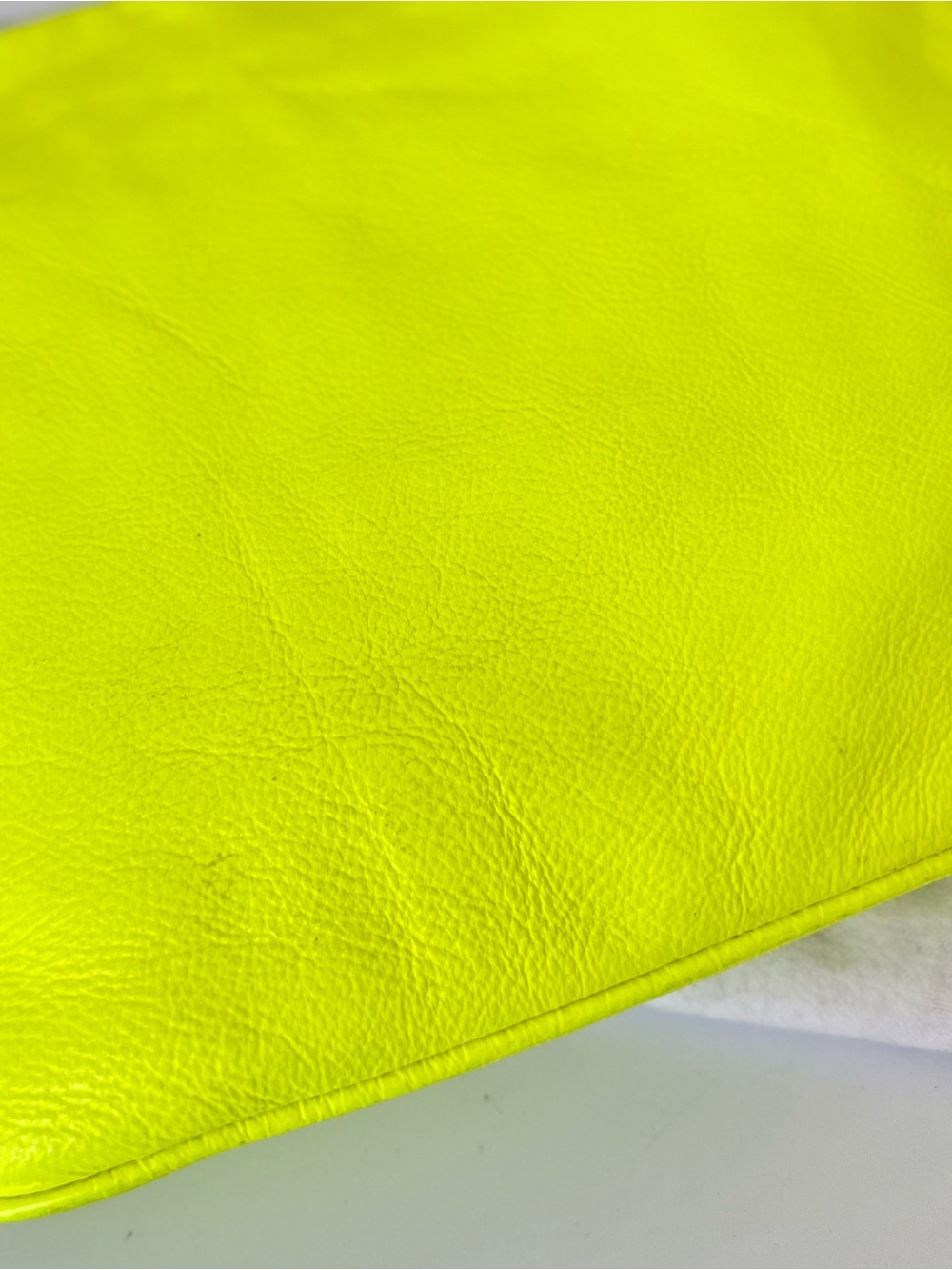 Marc by Marc Jacobs • Sia Crossbody Too Hot To Handle Neon Yellow Leather Bag - Picture 14 of 15